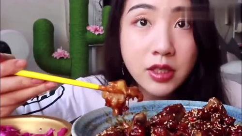 吃瓜少女苏芬年糕,吃瓜少女的甜蜜生活揭秘