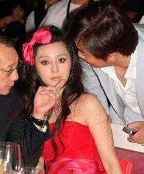 明星周迅走光,瞬间成为娱乐圈热议焦点