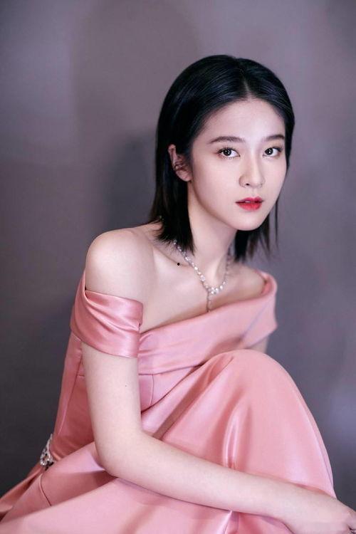 22岁女明星,22岁女明星的闪耀人生轨迹”