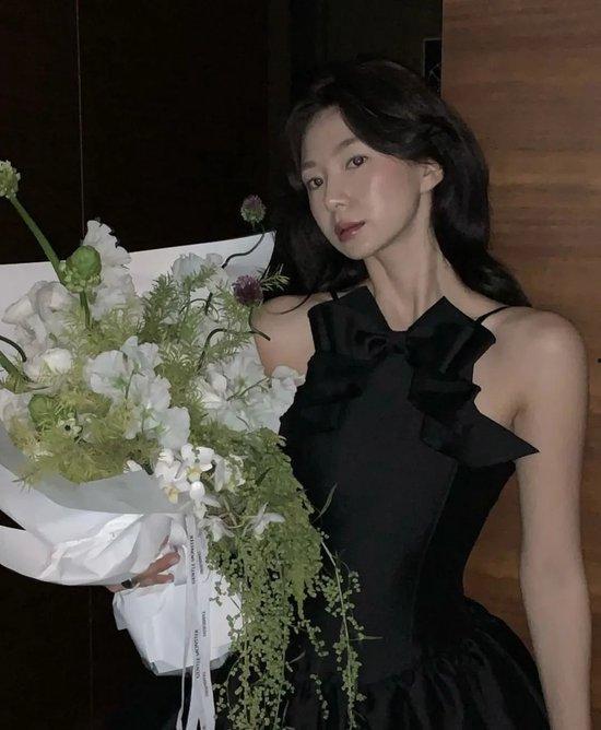 女明星氛围感背影图片,捕捉明星背影下的独特魅力