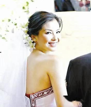 嫁入豪门的明星母亲,揭秘明星母亲的豪门生活