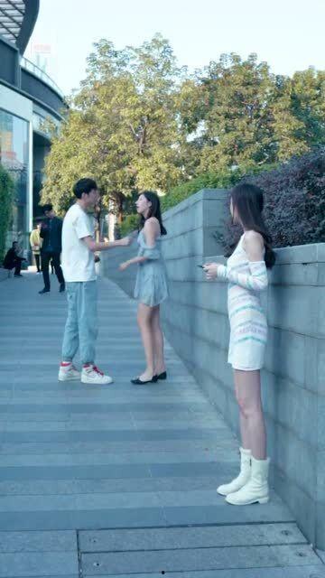 情侣吃瓜吵架图片搞笑